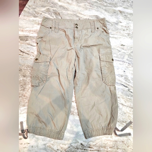 DKNY Active Women’s Khaki Cargo Capri Pants Size 4 | Outdoor Utility Pockets - Picture 1 of 12